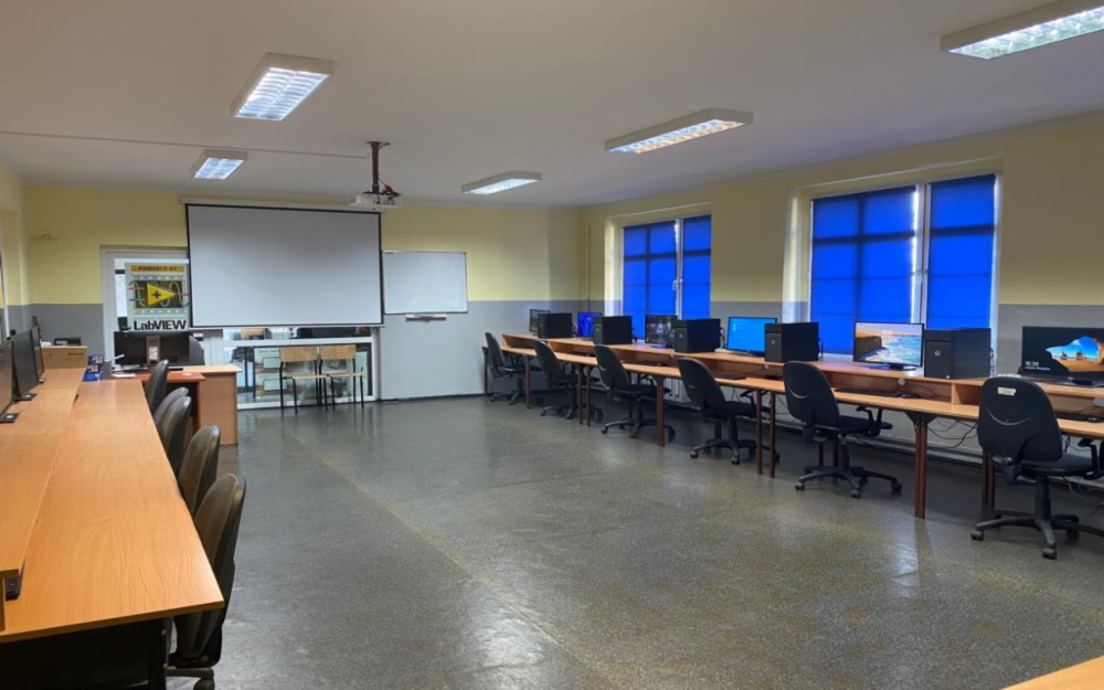 <b>Technik Informatyk</b>